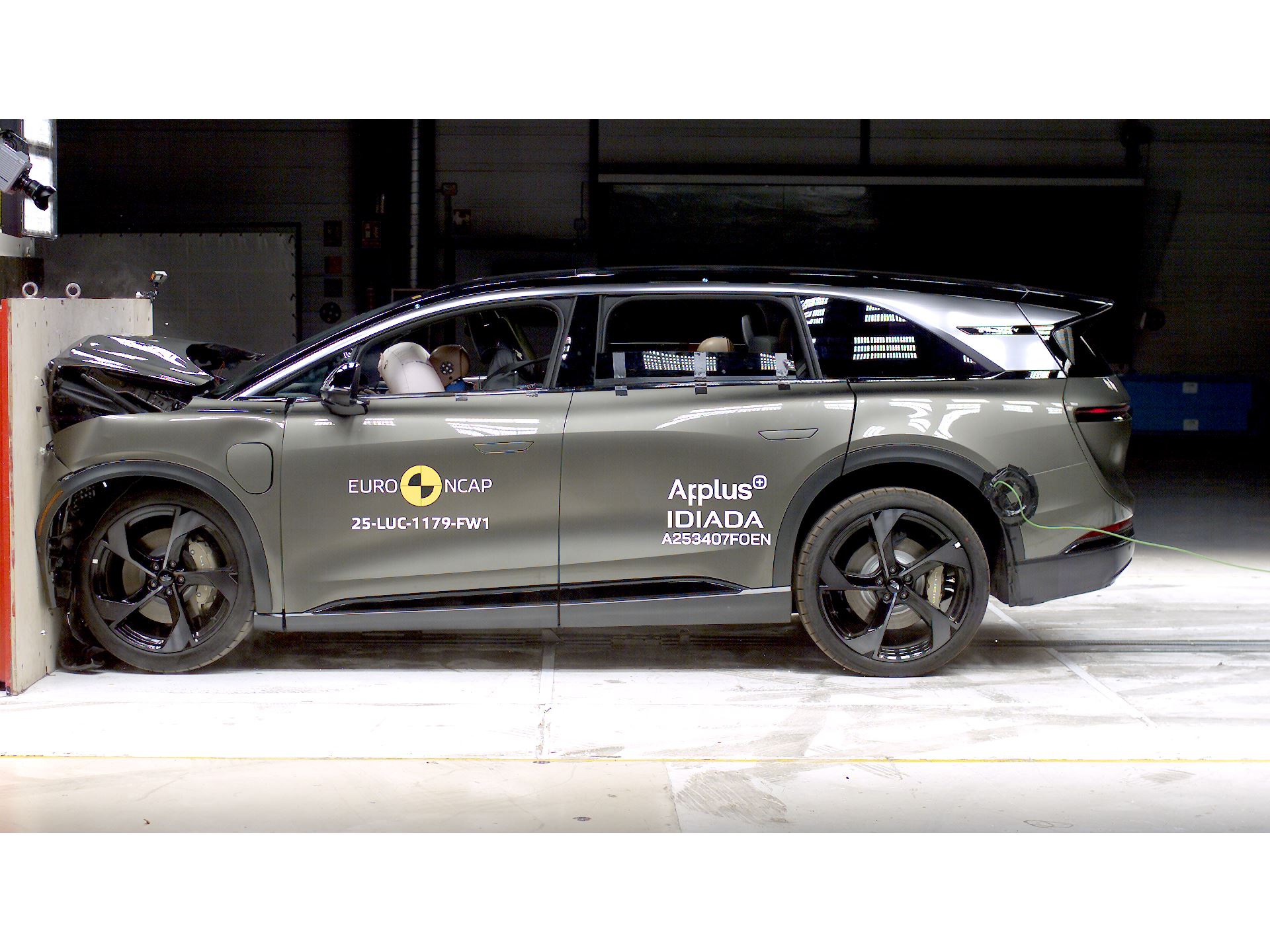 Lucid Gravity Full Width Rigid Barrier test 2025