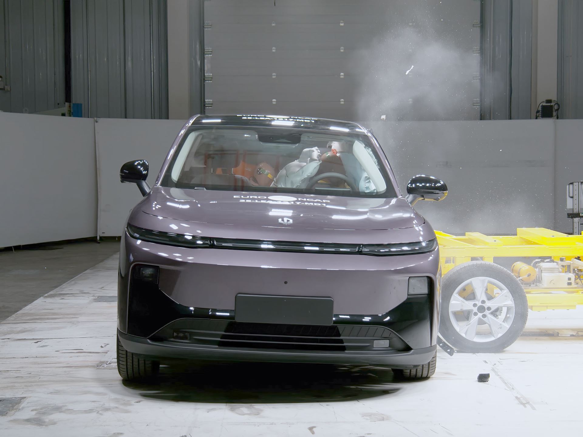 Leapmotor B10 Side Mobile Barrier test 2025