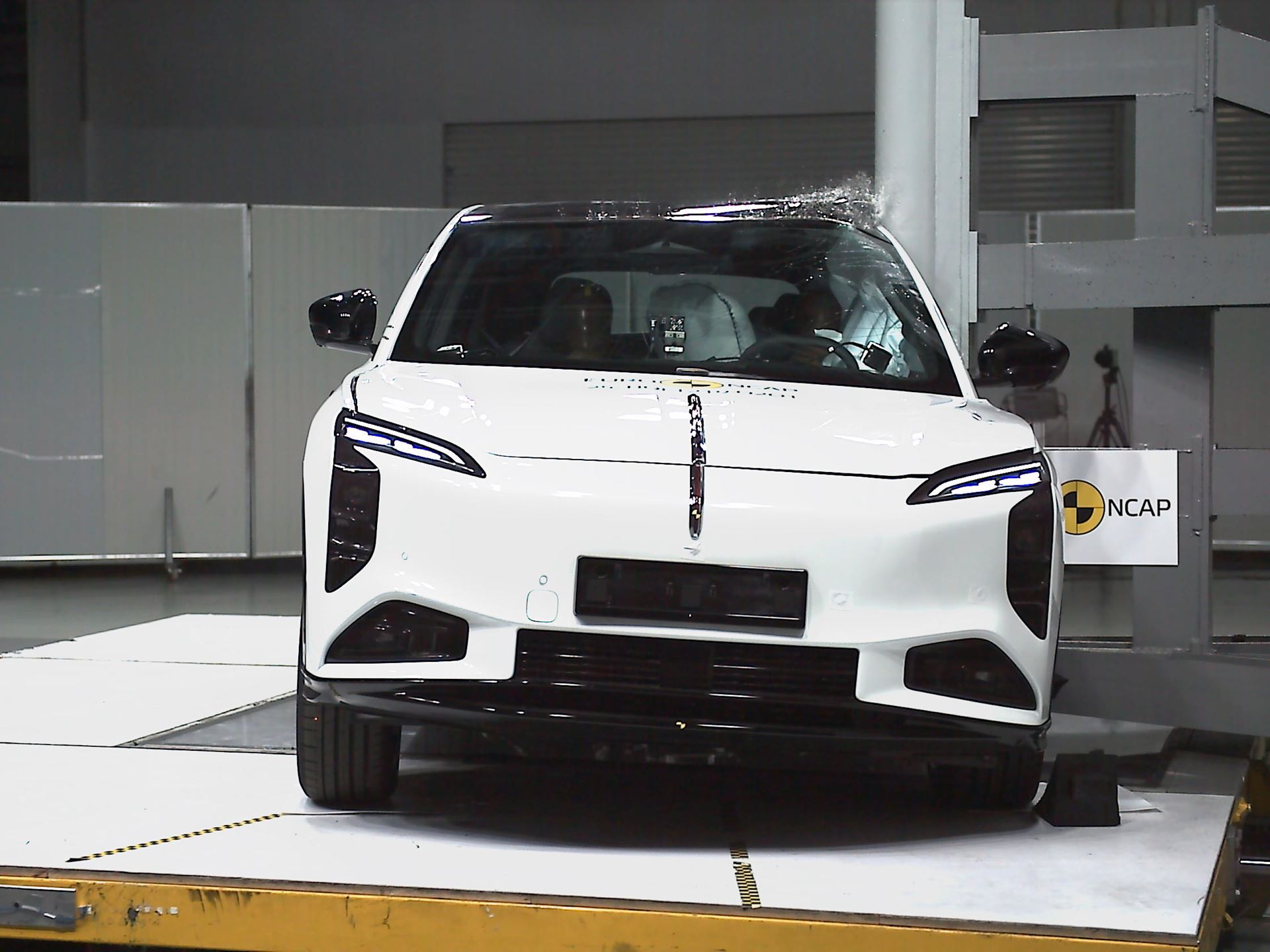 Hongqi EHS7 Side Pole test 2025