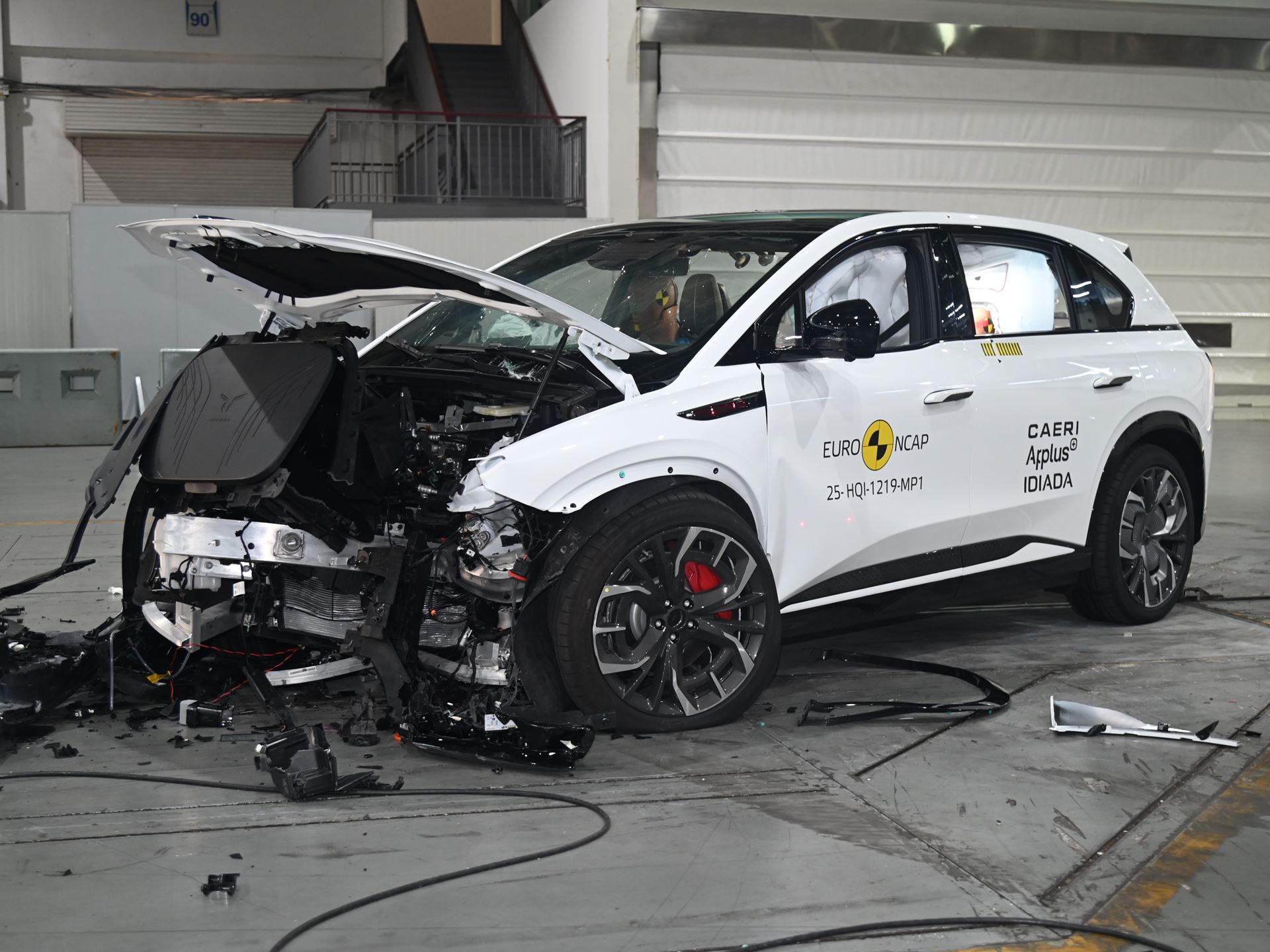 Hongqi EHS7 Mobile Progressive Deformable Barrier test 2025 after crash