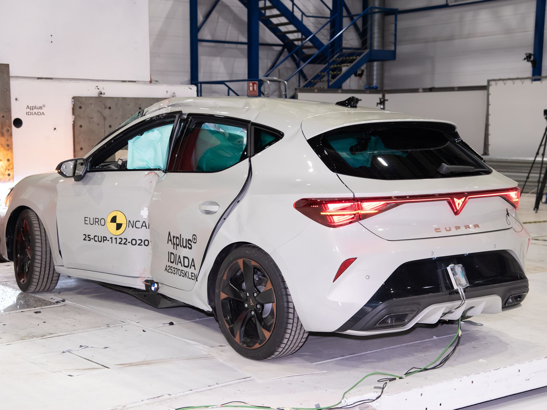 CUPRA Leon Side Pole test 2025 after crash
