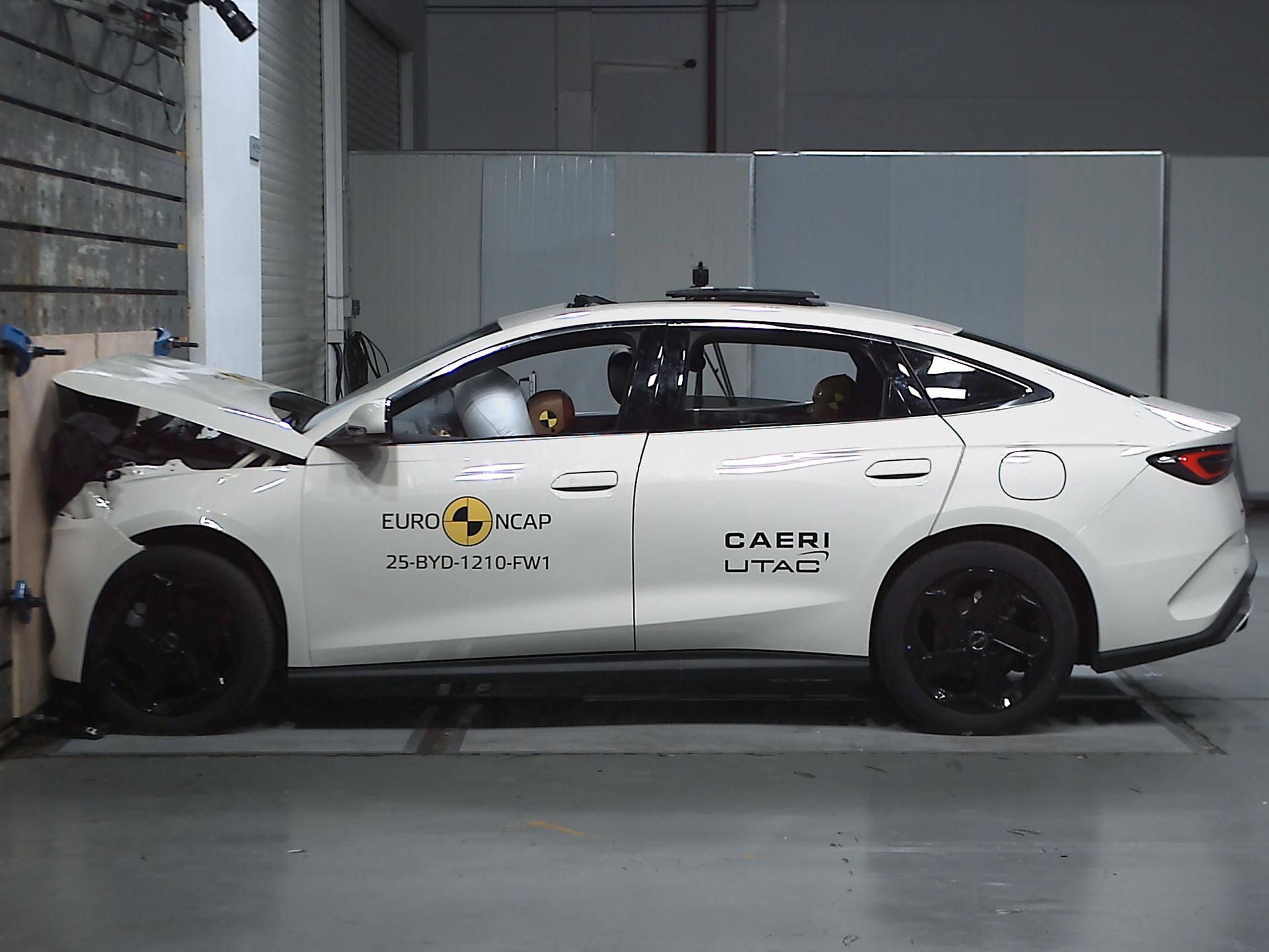 BYD SEAL 6 Full Width Rigid Barrier test 2025