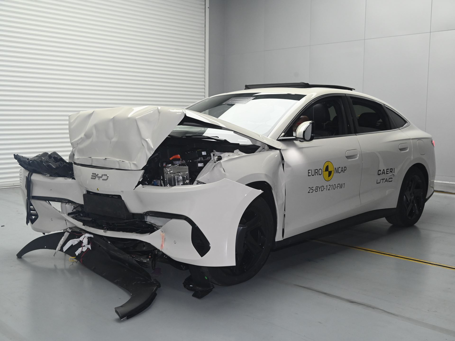 BYD SEAL 6 Full Width Rigid Barrier test 2025 after crash