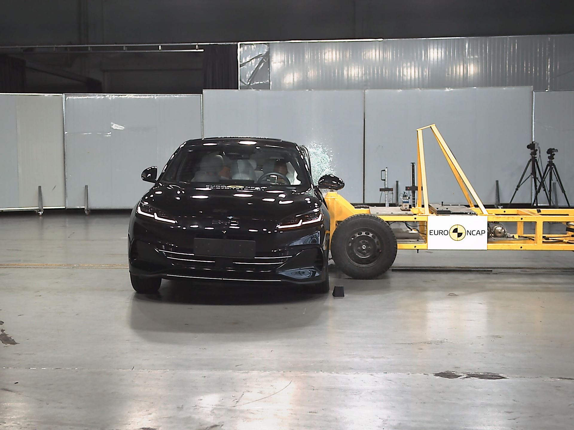 BYD SEAL 6 Side Mobile Barrier test 2025