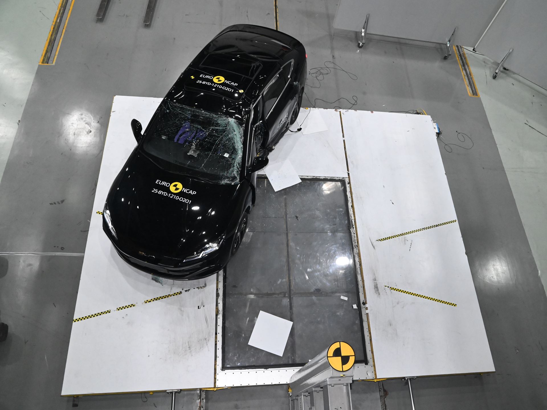 BYD SEAL 6 Side Pole test 2025 after crash