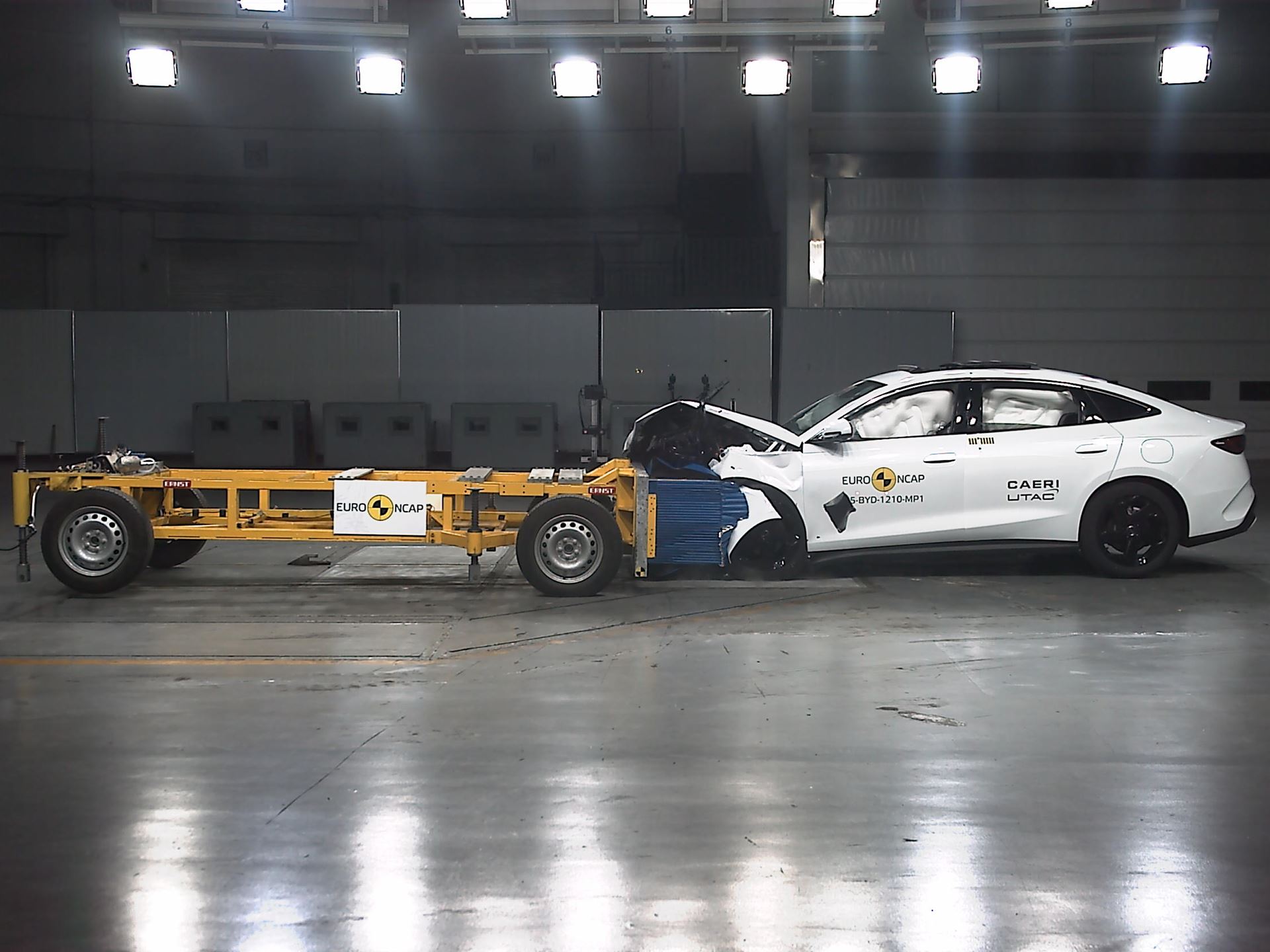 BYD SEAL 6 Mobile Progressive Deformable Barrier test 2025