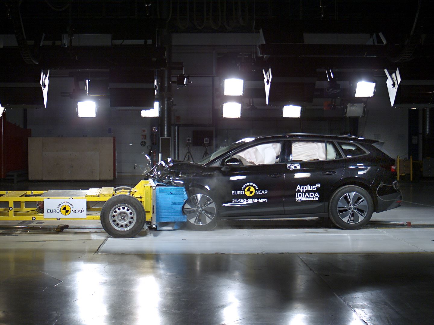 koda ENYAQ iV Mobile Progressive Deformable Barrier test 2022
