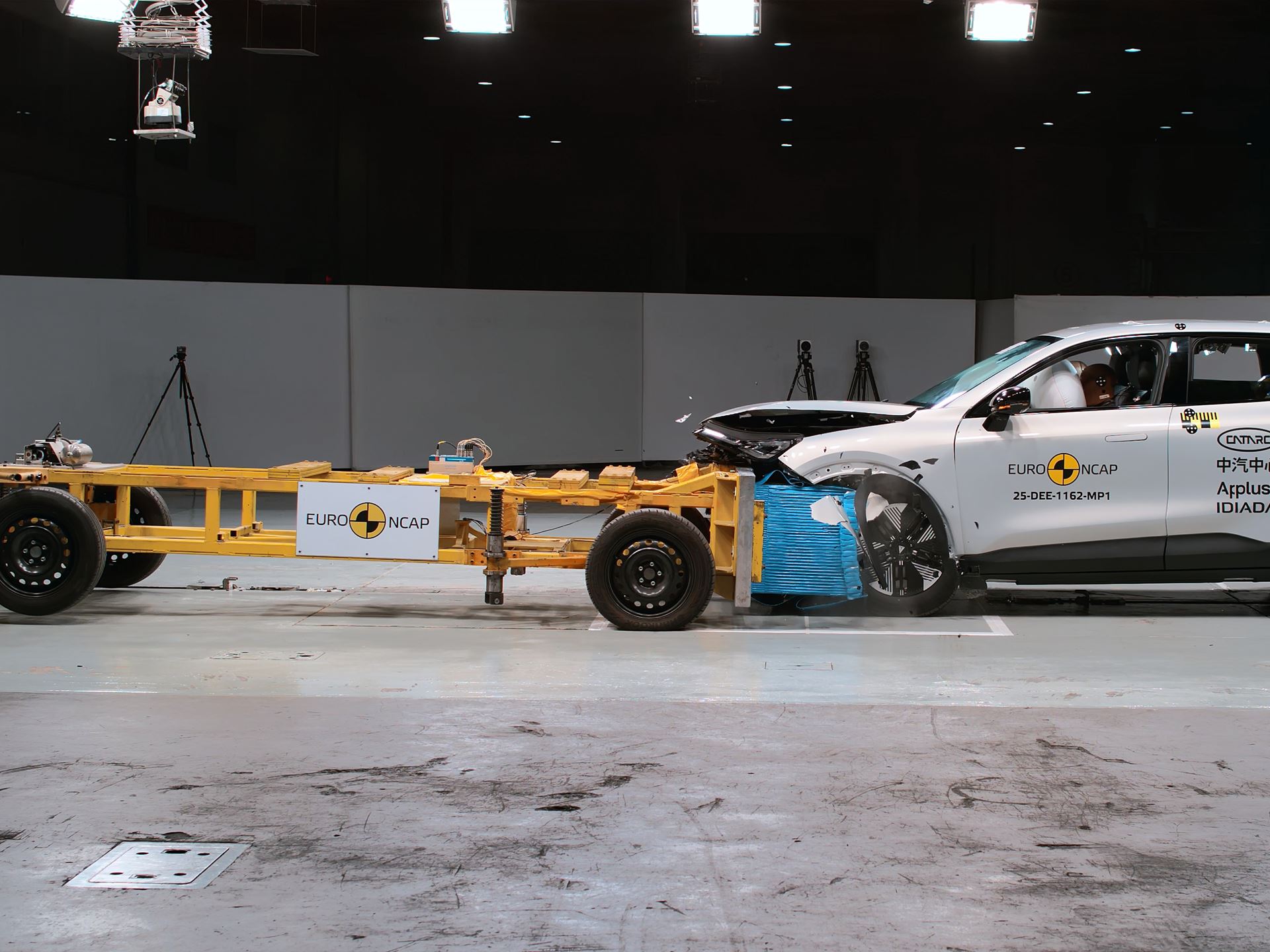 Deepal S05 Mobile Progressive Deformable Barrier test 2025