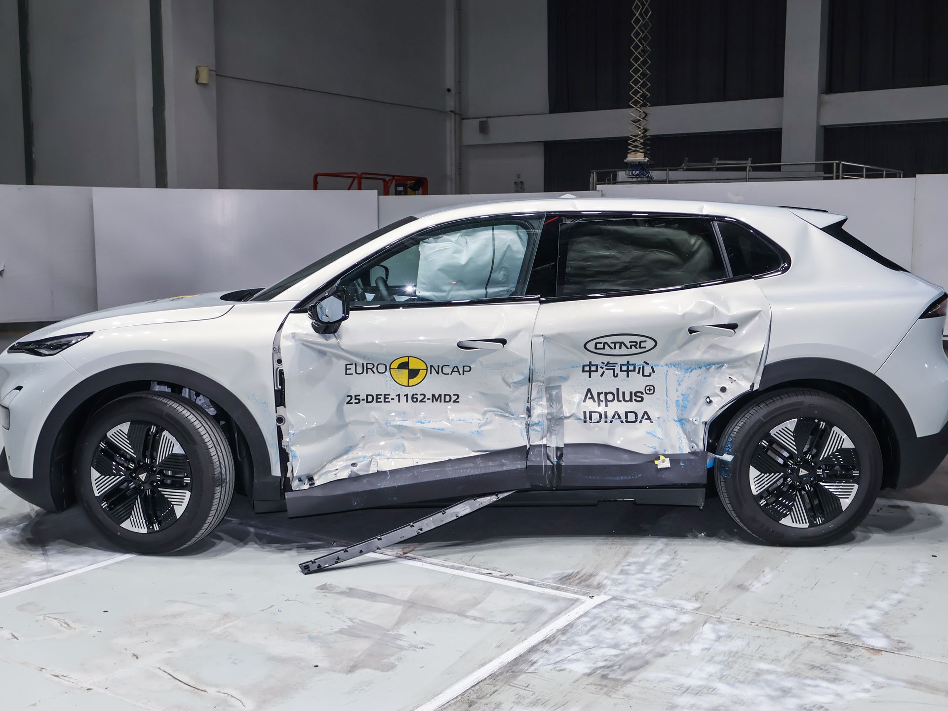 Deepal S05 Side Mobile Barrier test 2025 after crash