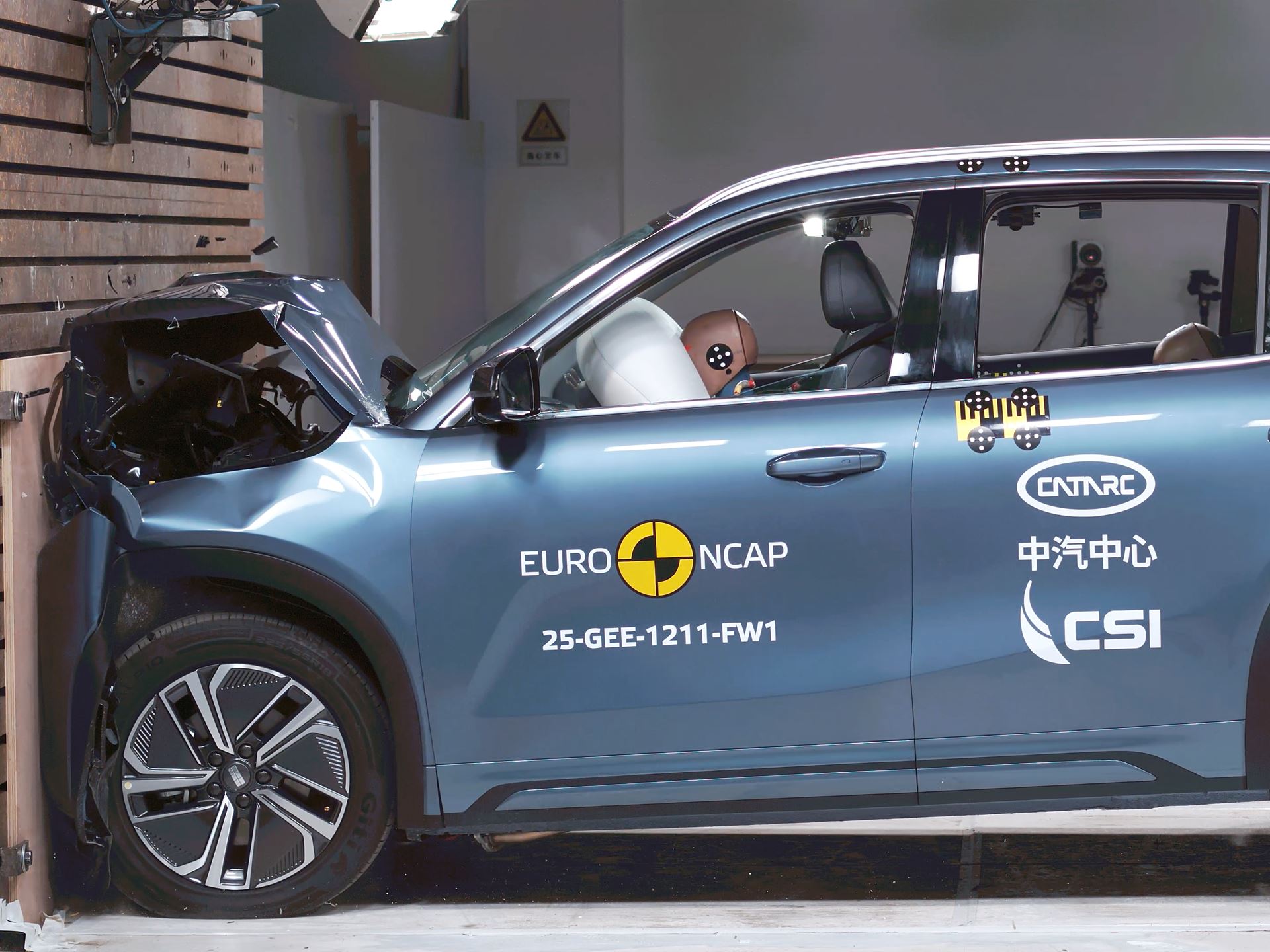 GEELY STARRAY EM i Full Width Rigid Barrier test 2025