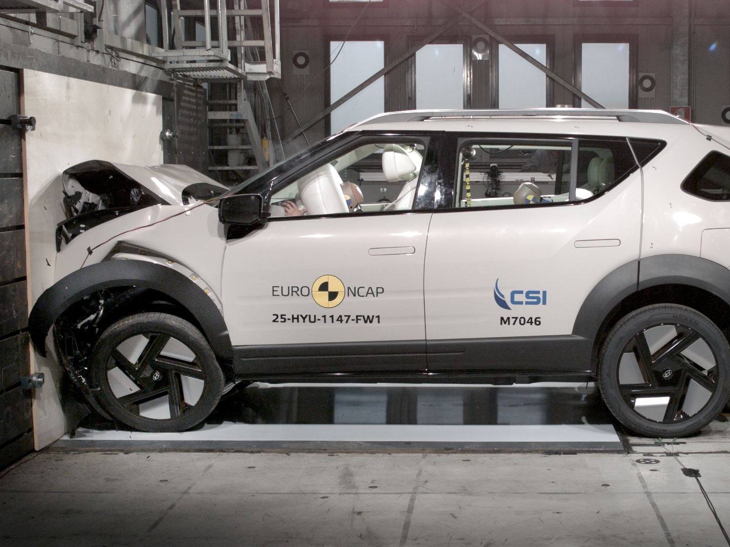 Hyundai NEXO Full Width Rigid Barrier test 2025