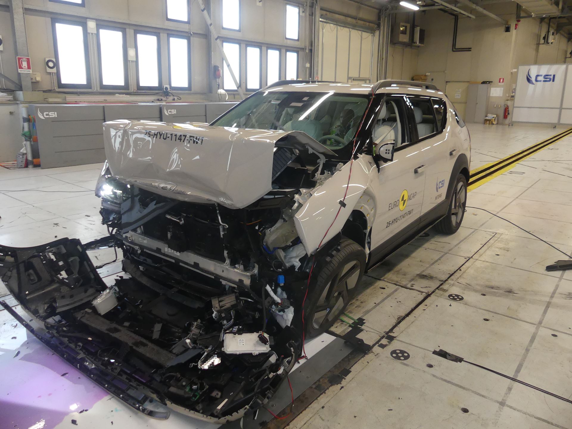 Hyundai NEXO Full Width Rigid Barrier test 2025 after crash