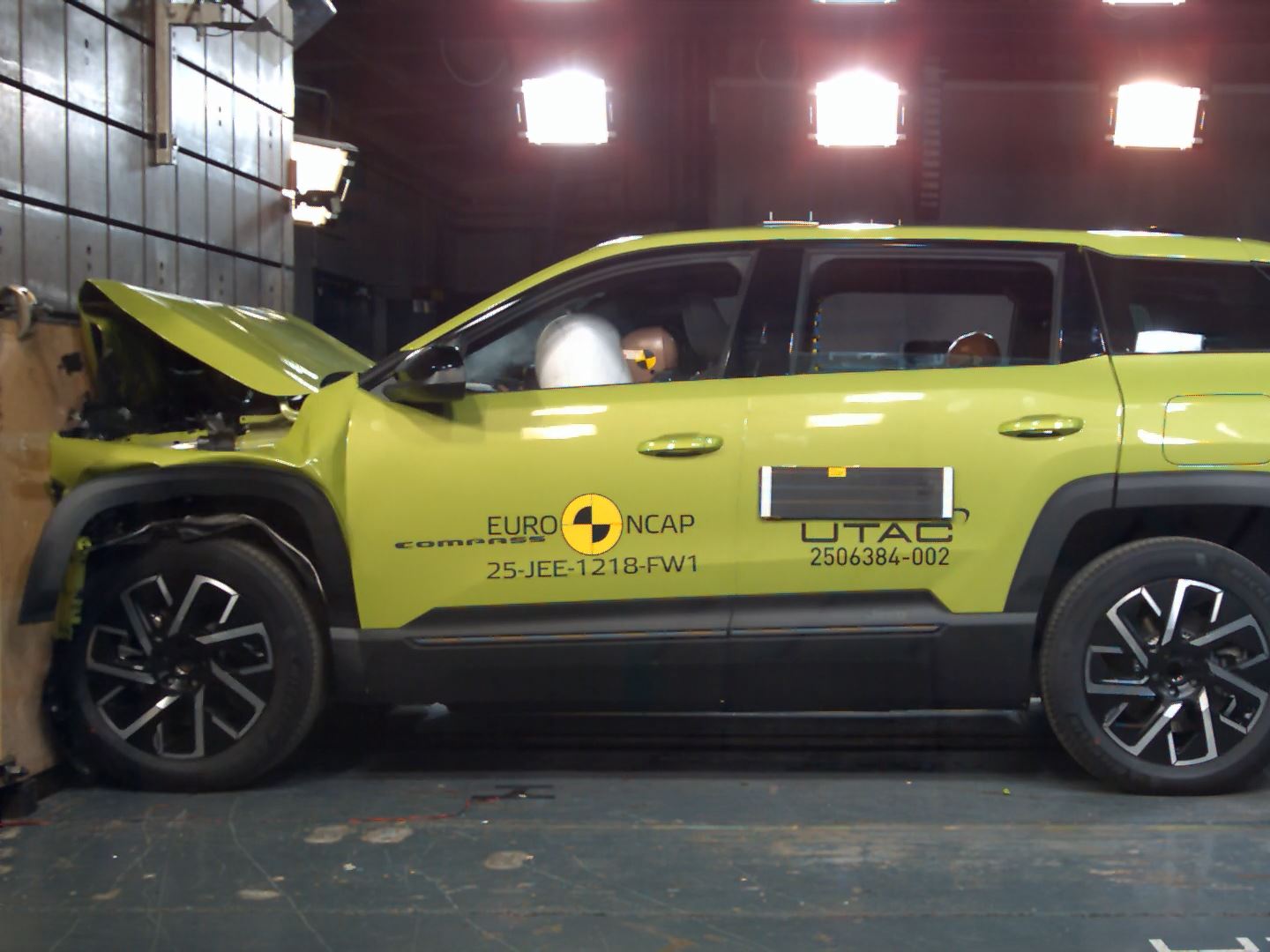 Jeep Compass Full Width Rigid Barrier test 2025