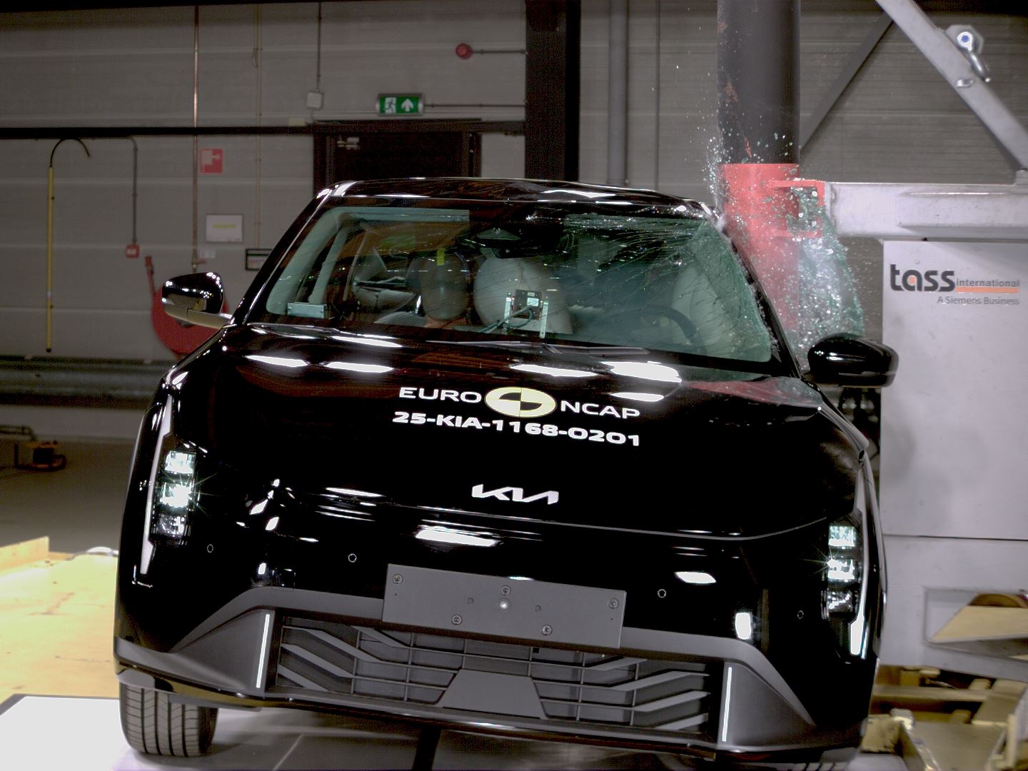 Kia EV4 Side Pole test 2025