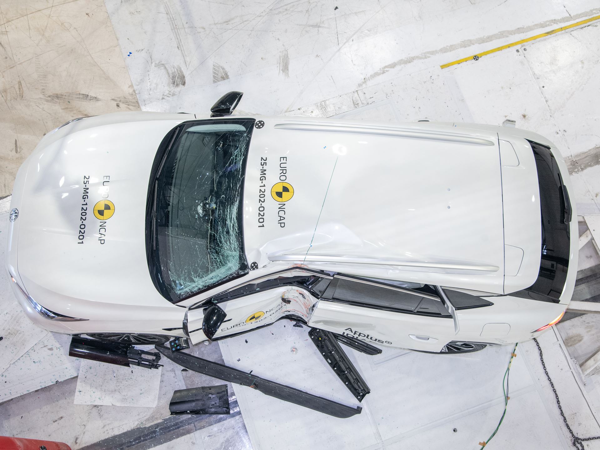 MG HS Plug in Hybrid Side Pole test 2024 after crash