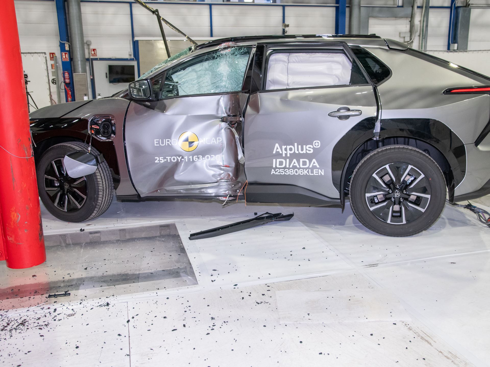 Toyota bZ4X Side Pole test 2025 after crash
