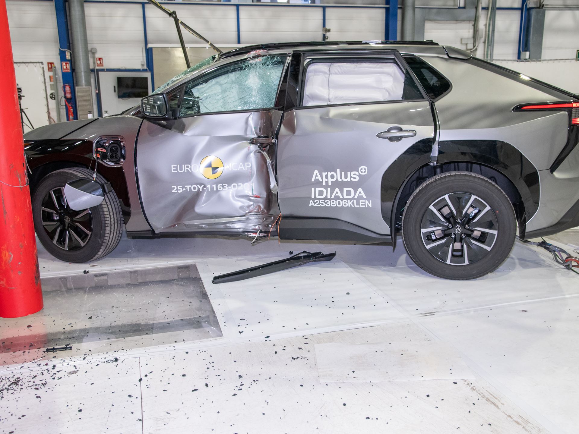 Toyota bZ4X Side Pole test 2025 after crash