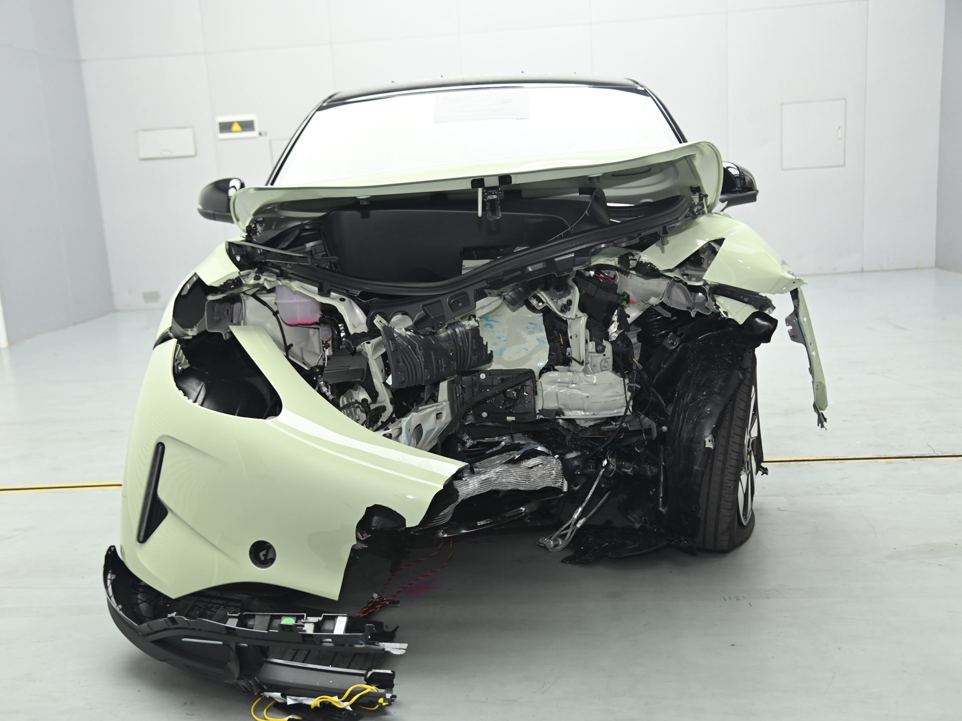GEELY E2 MPDB test 2026 after crash