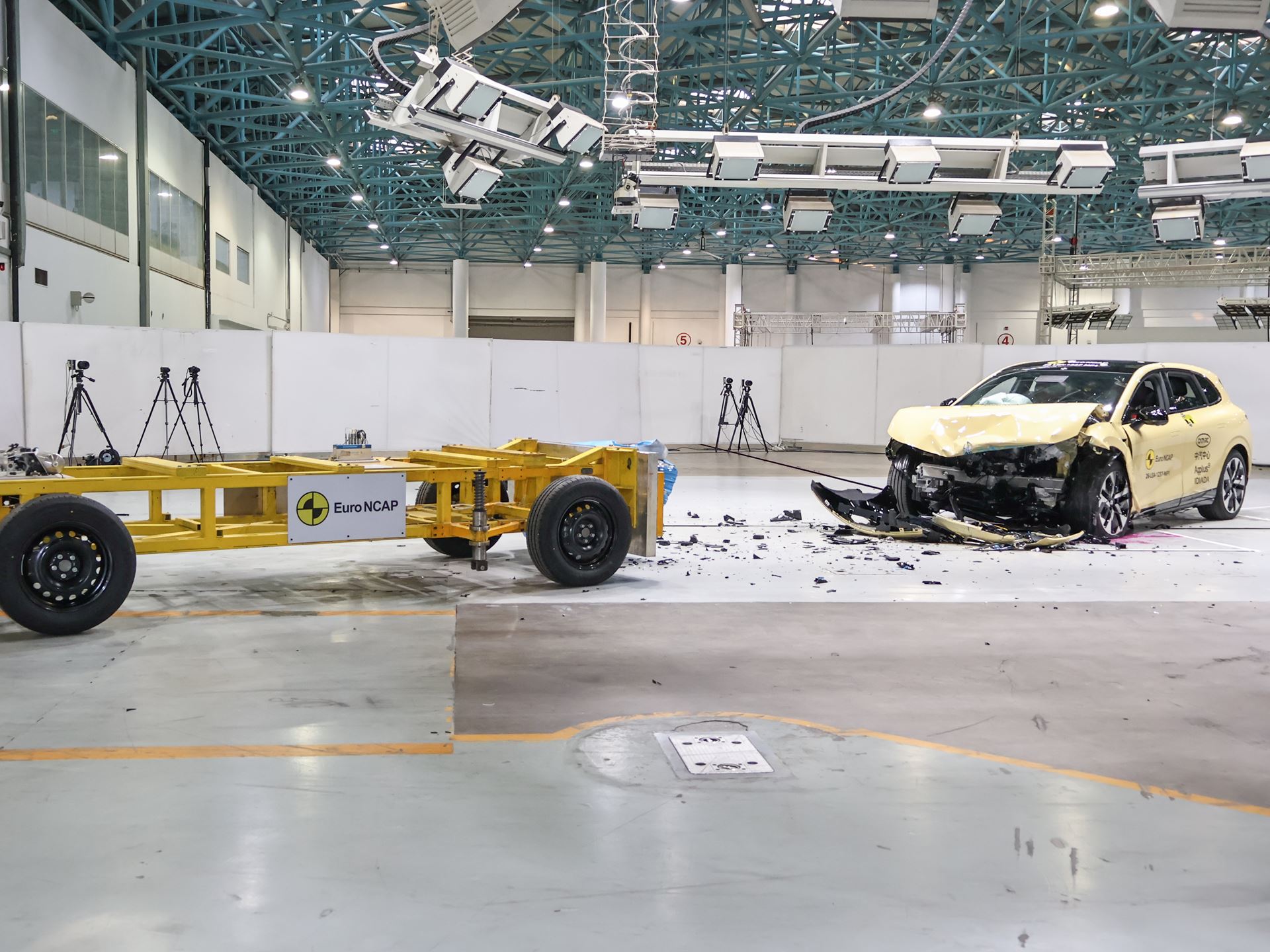 Leapmotor B05 MPDB test 2026 after crash