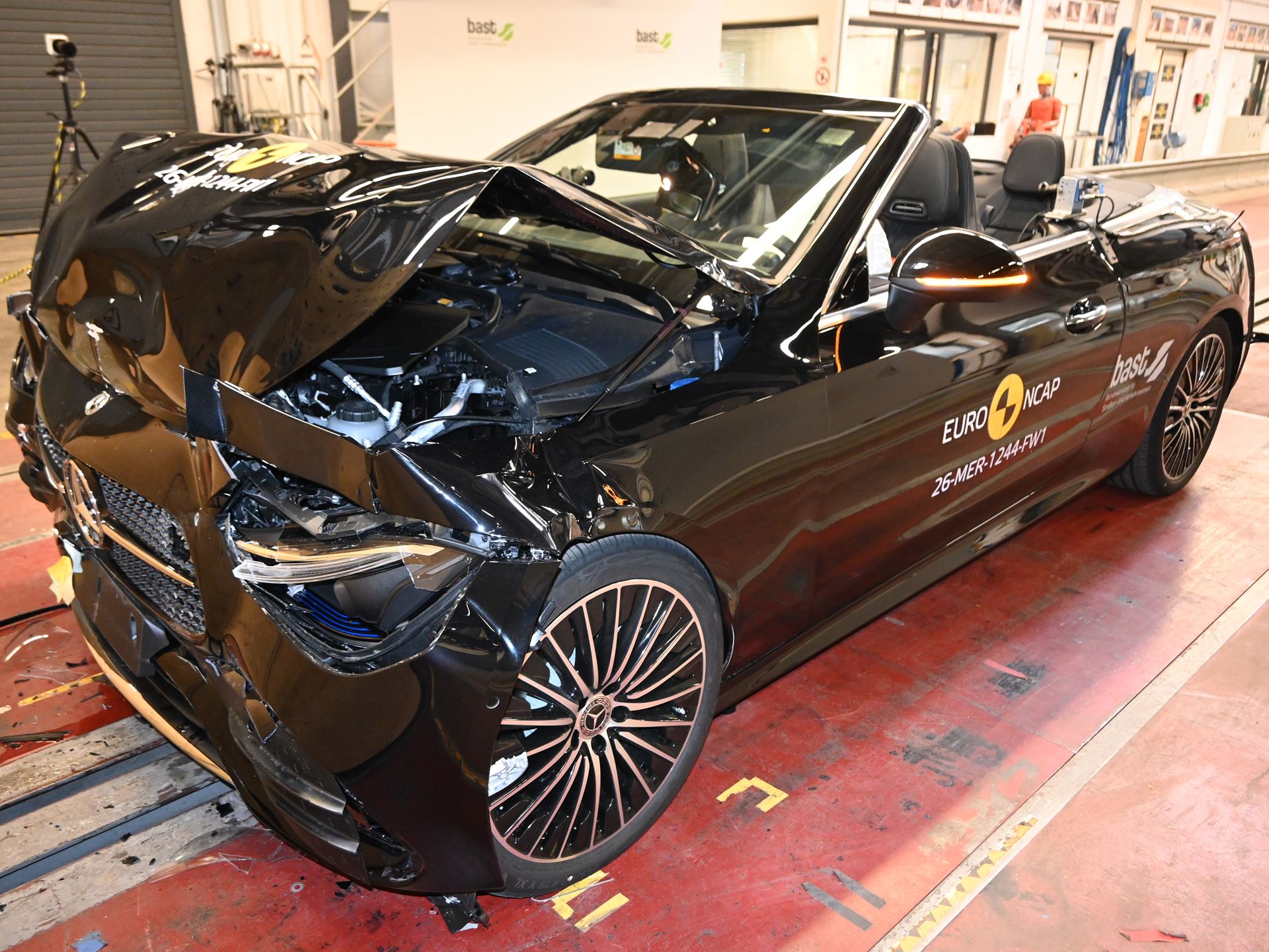Mercedes Benz CLE Cabrio FW test 2025 after crash