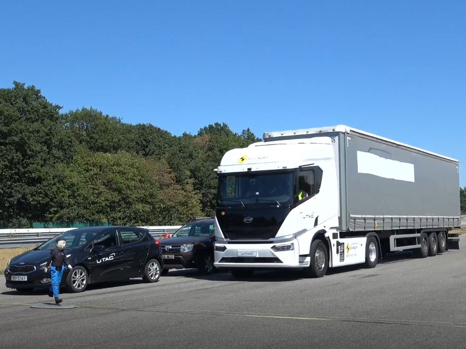 BYD ETT 44 4x2 tractor unit 2026 test picture