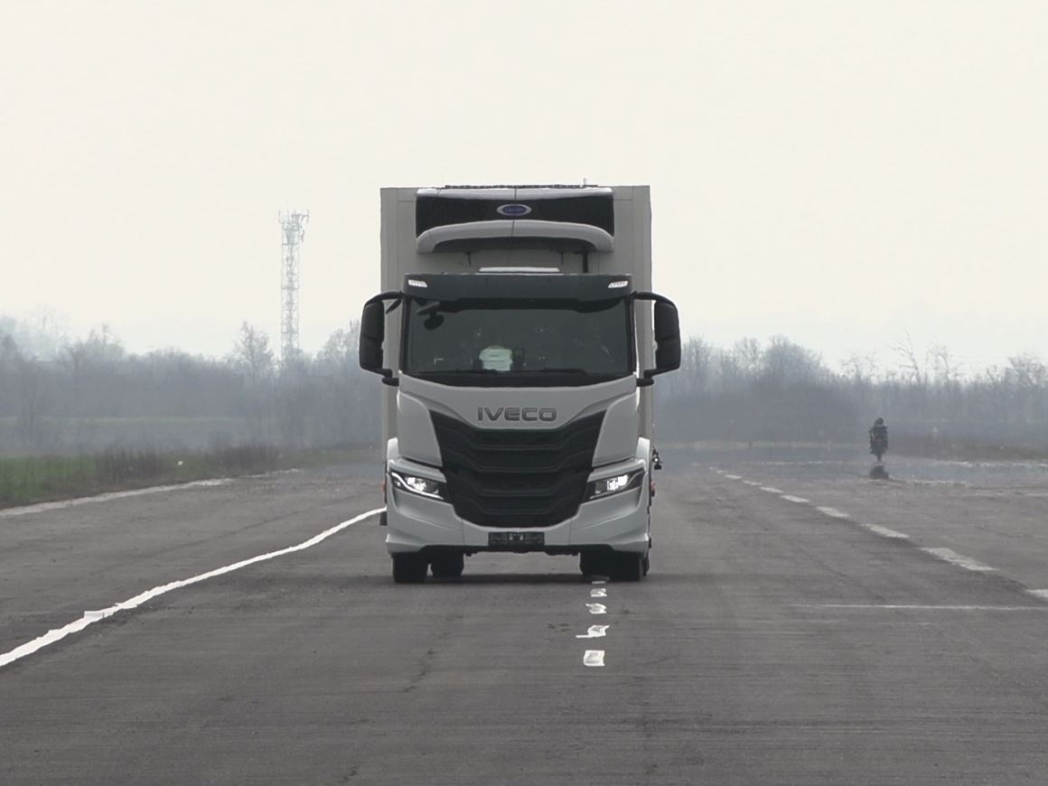 IVECO S WAY 4x2 rigid 2026 test picture