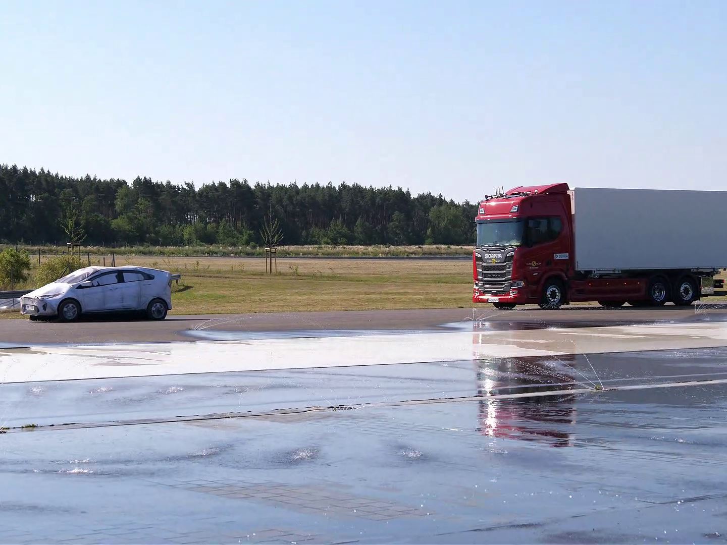 Scania R series 4x2 tractor unit 2026 test picture