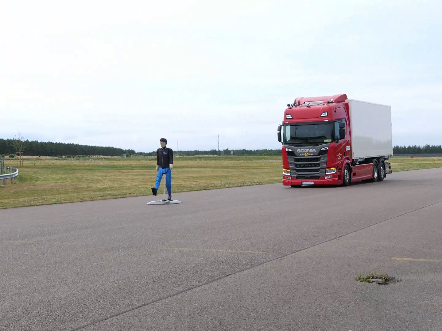 Scania R series 4x2 tractor unit 2026 test picture