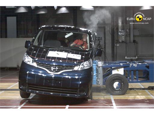 Nissan Evalia - Side crash test 2013