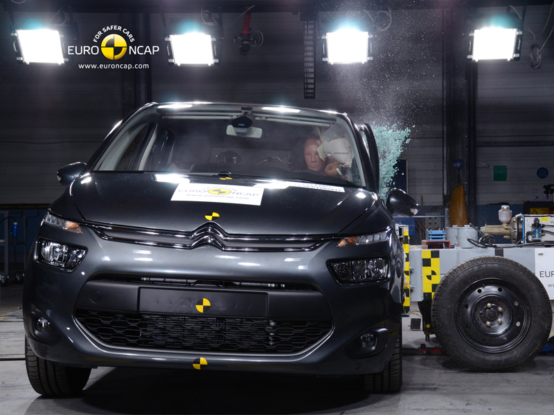 Citroën C4 Picasso -Side crash test 2013 Citroën C4 Picasso -Side crash test 2013