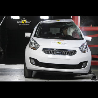 Kia Venga – Pole crash test