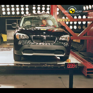 BMW X1 – Pole crash test