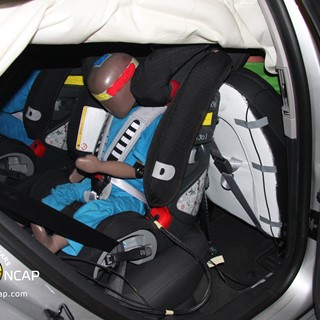 Volvo V60 – Child Rear Seat crash test