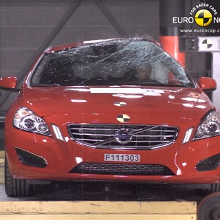 Volvo V60 – Pole crash test