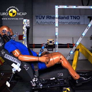 Volvo V60 – Whiplash crash test