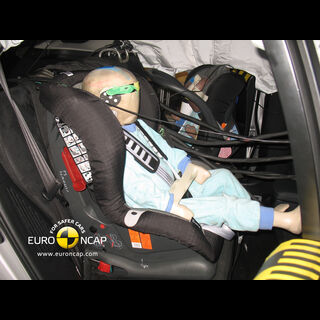 Lexus CT200h – Child Rear Seat crash test
