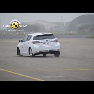 Lexus CT200h – ESC Test 2011