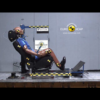 Citroen DS4 – Whiplash crash test