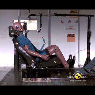 VW Golf Cabriolet – Whiplash crash test