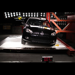 VW Golf Cabriolet – Pole crash test