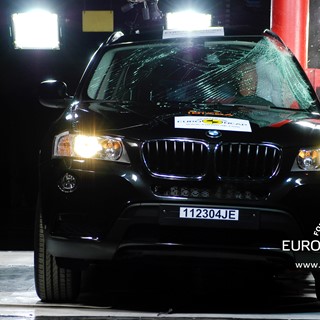 BMW X3 - Pole crash test