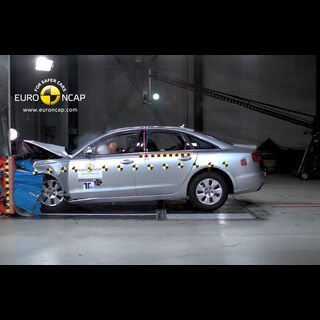 AUDI A6 – Front crash test