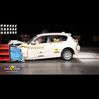 BMW 1 Series – Front crash test