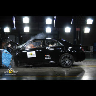 Lancia Thema - Front crash test
