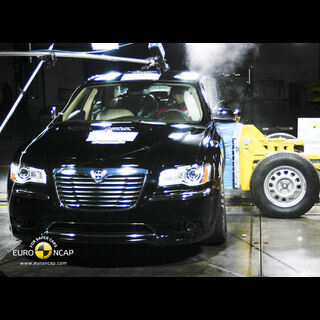 Lancia Thema - Side crash test