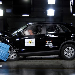 Audi Q3– Front crash test
