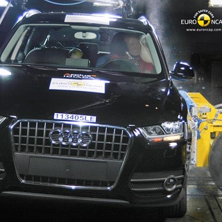 Audi Q3– Side crash test
