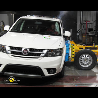 Fiat Freemont – Side crash test
