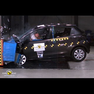 Toyota Yaris – Front crash test