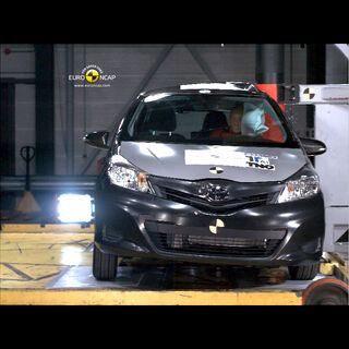 Toyota Yaris – Pole Crash Test